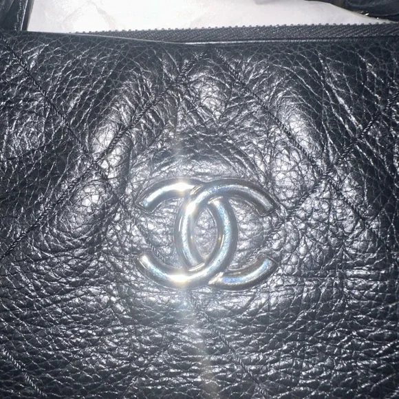 CHANEL On The Road Large Tote - Picture 15 of 15